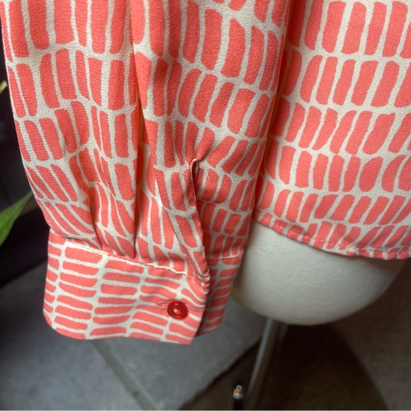 The Limited Ashton Coral Geometric Print Blouse Size M Button Front Long Sleeve - Picture 6 of 10